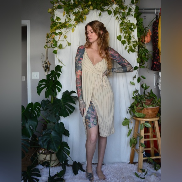 Urban outfitters linen wrap side tie dress with adjustable straps - Picture 1 of 3